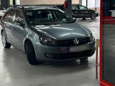 Gebraucht VW Golf VI 105 PS (77 kW) 2010 Grau Kleinwagen