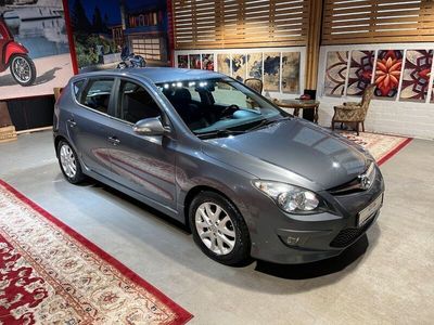 gebraucht Hyundai i30 1,6 CRDi FIFA WM Edition, Tempo, SHZ, Klima