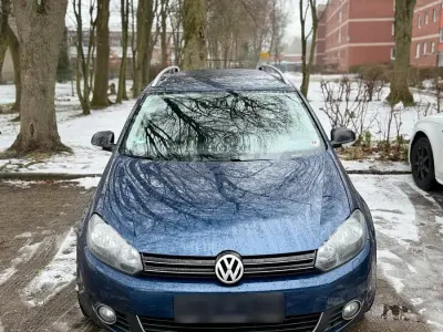 Gebraucht VW Golf VI 105 PS (77 kW) 2011 Blau Kleinwagen