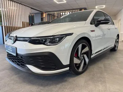 Gebraucht VW Golf VIII Style 300 PS (220 kW) 2024 Weiß Limousine