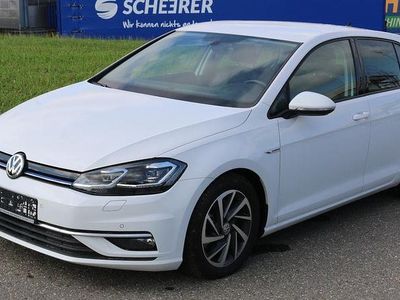 Gebraucht VW Golf Comfortline 131 PS (96 kW) 2018 Weiß Limousine