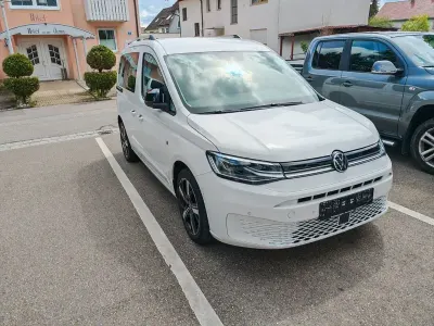 Gebraucht VW Caddy Style 122 PS (89 kW) 2022 Weiß Van / Kleinbus