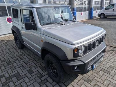 Gebraucht Suzuki Jimny Comfort 102 PS (75 kW) 2023 Grau silber metallic SUV