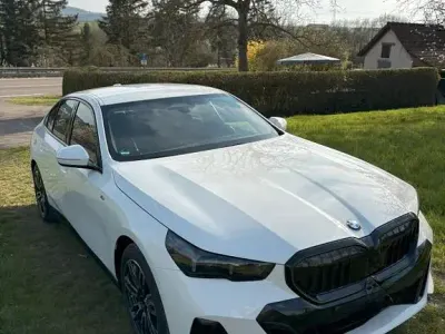 Gebraucht BMW 520 M Sport 208 PS (152 kW) 2024 Weiß Limousine
