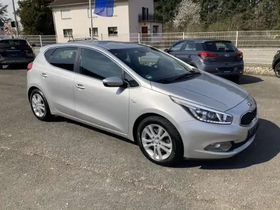 Używany Kia Ceed DREAM-TEAM Edition 135 KM (99 kW) 2014 Srebrny Hatchback