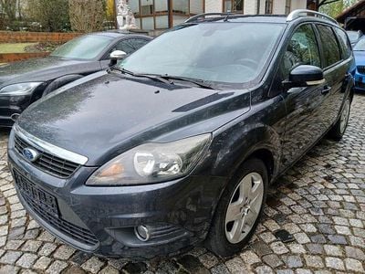 Usado Ford Focus Style 125 HP (91 kW) 2010 Cinzento Sedan