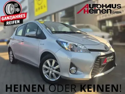Gebraucht Toyota Yaris Hybrid Life 101 PS (74 kW) 2013 Silber Limousine