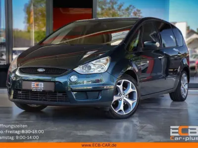 Usata Ford S-MAX Titanium 140 CV (102 kW) 2009 Verde Monovolume