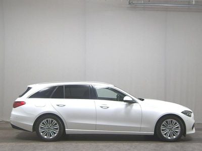 Weiss Gebraucht 2023 Mercedes C220 Avantgarde Limousine | 21.680 € (Superpreis)