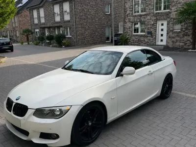 Gebraucht BMW 325 Cabriolet 204 PS (150 kW) 2012 Rot Cabrio