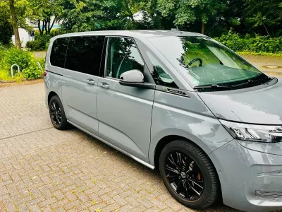 Gebraucht VW Multivan Goal 150 PS (110 kW) 2025 Grau Van / Kleinbus