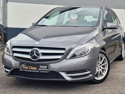 Gebraucht Mercedes B200 Sport 156 PS (114 kW) 2012 Grau Van / Kleinbus
