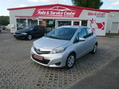 Gebraucht Toyota Yaris 69 PS (50 kW) 2012 Grau Kleinwagen