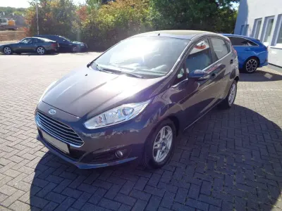 Gebraucht Ford Fiesta Titanium 80 PS (58 kW) 2013 Midnight skygrau metallic Kleinwagen