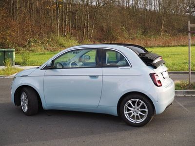 gebraucht Fiat 500e Cabrio "la Prima" MJ22 himmelblau Sitzheizung