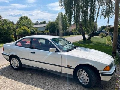 Weiß Gebraucht 1994 BMW 316 Coupé | 4.999 €