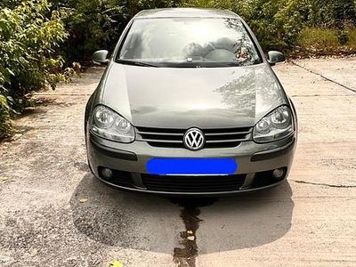 Grau Gebraucht 2004 VW Golf V Limousine | 1.100 € (Guter Preis)