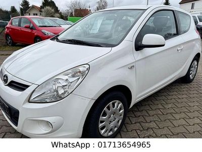 Gebraucht Hyundai i20 77 PS (56 kW) 2011 Weiß Kleinwagen