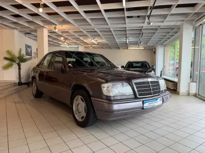 Gebraucht Mercedes E280 193 PS (141 kW) 1994 Braun Limousine