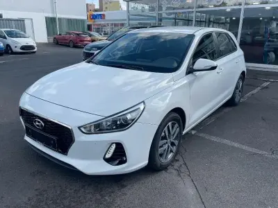 Gebraucht Hyundai i30 Trend 140 PS (102 kW) 2017 Weiß Coupé