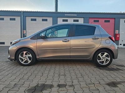 Gebraucht Toyota Yaris Hybrid Comfort 73 PS (53 kW) 2015 Braun Kleinwagen