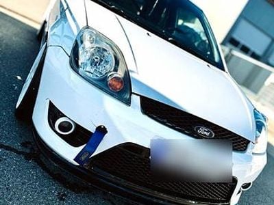 Gebraucht Ford Fiesta ST 150 PS (110 kW) 2007 Weiß Kleinwagen