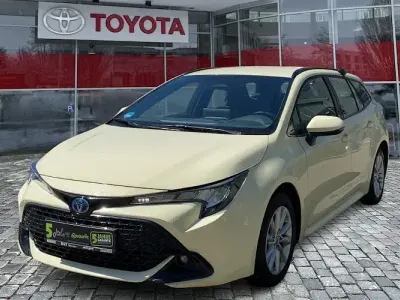 Begagnad Toyota Corolla Business Edition 196 HK (144 kW) 2025 Vit Kombi