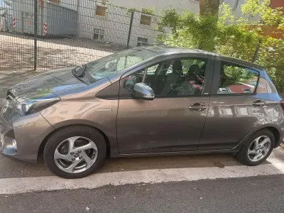 Occasion Toyota Yaris Hybrid 116 ch (85 kW) 2017 Gris Citadine