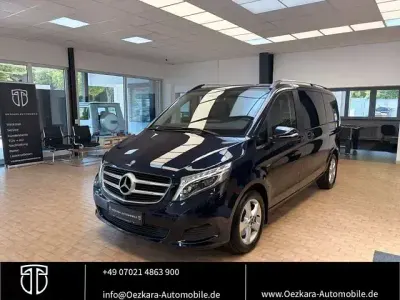 Gebraucht Mercedes V250 Avantgarde Edition 190 PS (139 kW) 2016 Blau Van / Kleinbus