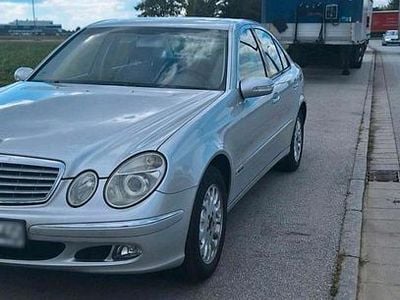 Usata Mercedes E200 Elegance 163 CV (119 kW) 2004 Argento Berlina