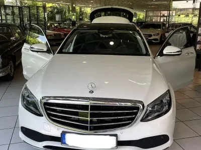 Gebraucht Mercedes C300e 211 PS (155 kW) 2019 Weiß Kombi
