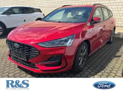 Używany Ford Focus ST-Line 125 KM (91 kW) 2025 Czerwony Sedan/Limuzyna