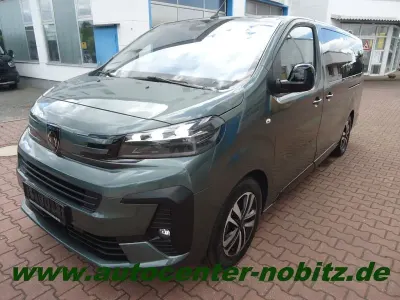 Neu Peugeot Traveller Allure 179 PS (131 kW) 2026 Grün Van / Kleinbus