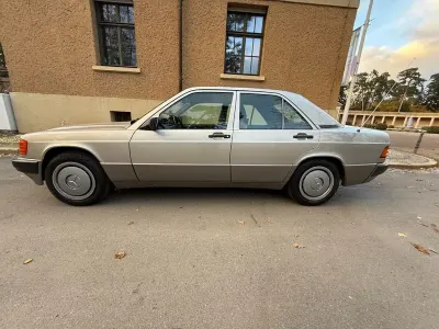 Gebraucht Mercedes 190 75 PS (55 kW) 1992 Silber Limousine