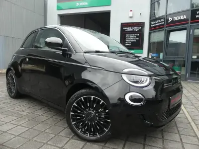 Gebraucht Fiat 500e La Prima 86 kW (118 PS) 2023 Nero profondo (metallic) Kleinwagen
