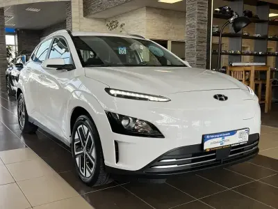 Usata Hyundai Kona Select 100 kW (136 CV) 2022 Bianco SUV