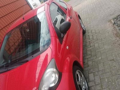 Second-hand Toyota Aygo 72 CP (52 kW) 2006 Roșu Hatchback