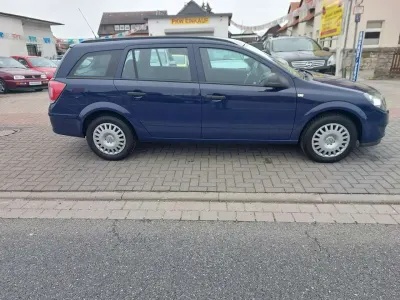 Gebraucht Opel Astra Selection 116 PS (85 kW) 2010 Royal blau (s2) Kombi