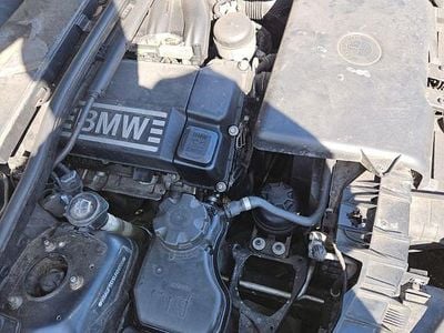 Usata BMW 116 122 CV (89 kW) 2004 Nero Utilitaria