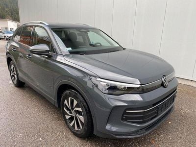 Grau Gebraucht 2025 VW Tiguan S SUV | 33.900 € (Superpreis)