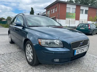 Gebraucht Volvo V50 Momentum 140 PS (102 kW) 2006 Barents blue metallic Kombi
