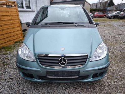 Gebraucht Mercedes A150 Classic 95 PS (69 kW) 2006 Grün silber metallic. Limousine