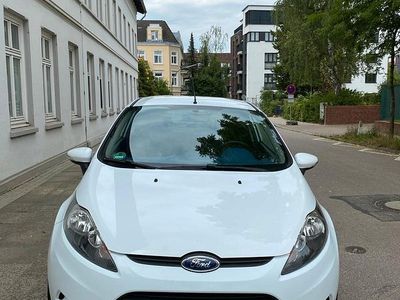 Gebraucht Ford Fiesta 65 PS (47 kW) 2009 Weiß Kleinwagen