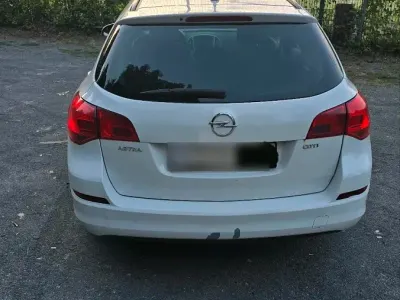 Gebraucht Opel Astra 110 PS (80 kW) 2011 Weiß Kombi