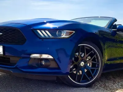 Gebraucht Ford Mustang Convertible 305 PS (224 kW) 2016 Blau Cabrio