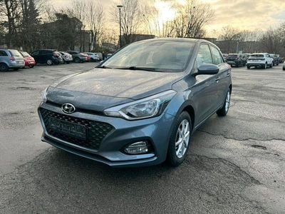 Gebraucht Hyundai i20 85 PS (62 kW) 2018 Grau Kleinwagen