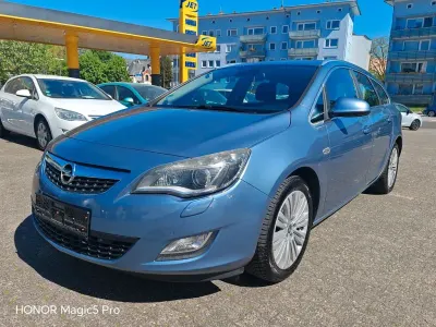 Gebraucht Opel Astra Sport 140 PS (102 kW) 2010 Blau Kombi