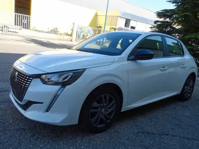 Gebraucht Peugeot 208 102 PS (75 kW) 2022 Weiß Kleinwagen