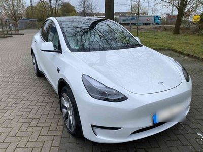 gebraucht Tesla Model Y LR AHK, innen weiß, mit 7500 KM Free Supercharge