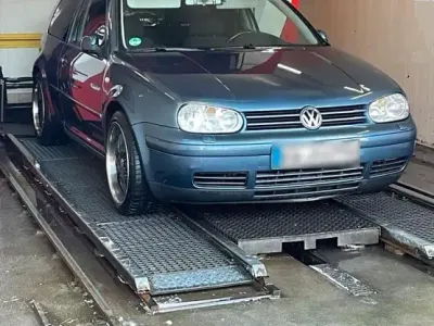 Używany VW Golf IV 101 KM (74 kW) 2003 Niebieski Sedan/Limuzyna